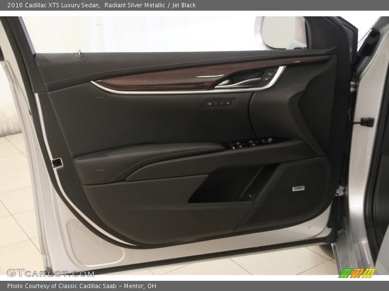 Radiant Silver Metallic / Jet Black 2016 Cadillac XTS Luxury Sedan