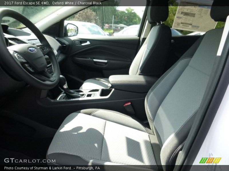 Oxford White / Charcoal Black 2017 Ford Escape SE 4WD
