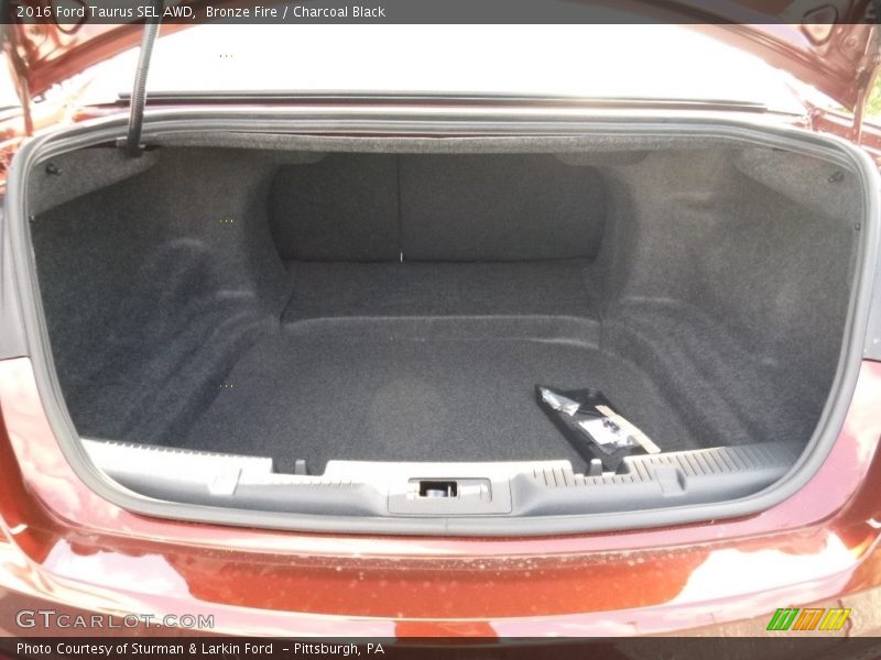  2016 Taurus SEL AWD Trunk