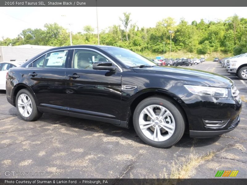 Front 3/4 View of 2016 Taurus SEL