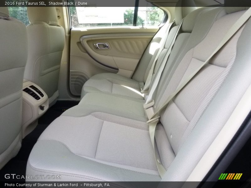 Shadow Black / Dune 2016 Ford Taurus SEL