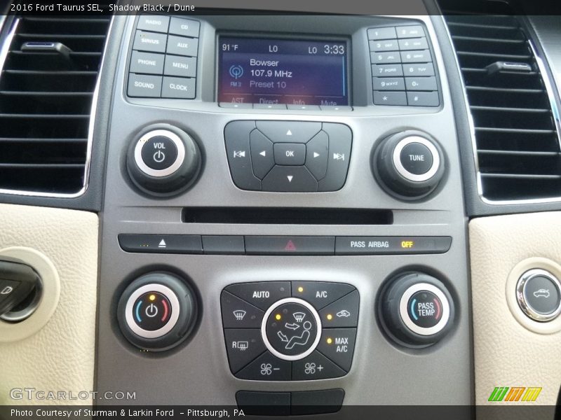 Shadow Black / Dune 2016 Ford Taurus SEL