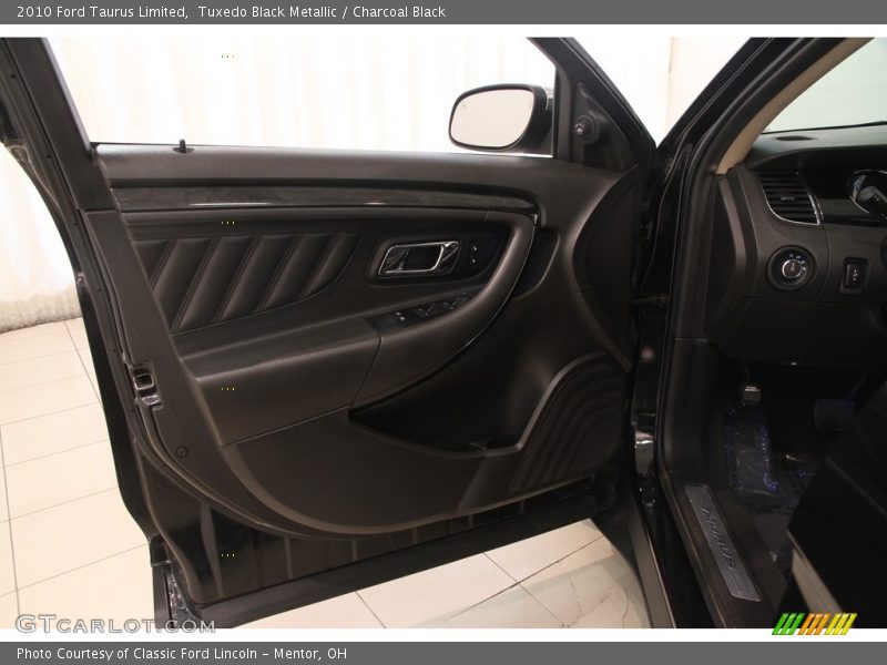 Tuxedo Black Metallic / Charcoal Black 2010 Ford Taurus Limited