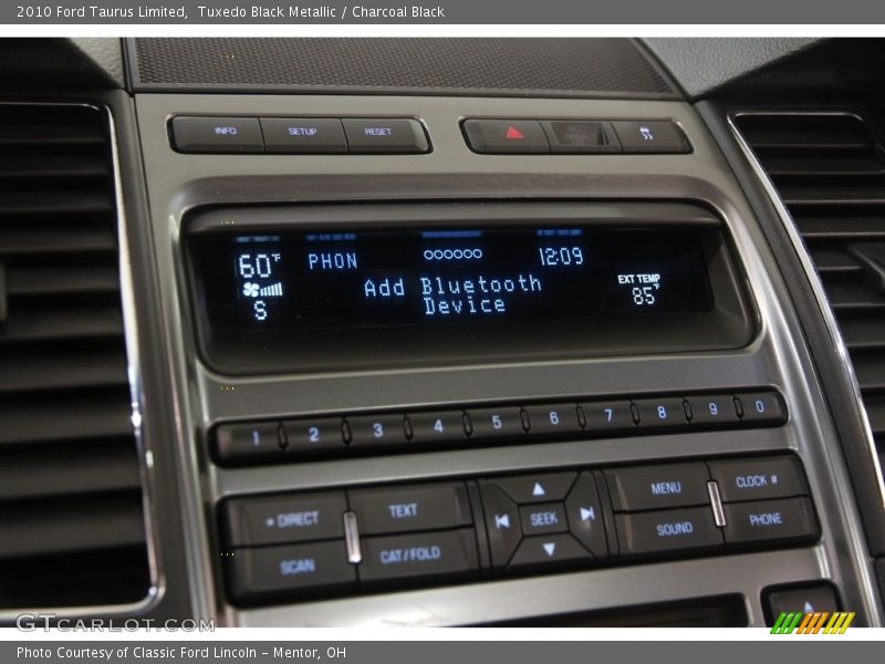 Tuxedo Black Metallic / Charcoal Black 2010 Ford Taurus Limited