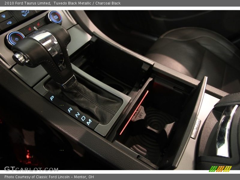Tuxedo Black Metallic / Charcoal Black 2010 Ford Taurus Limited