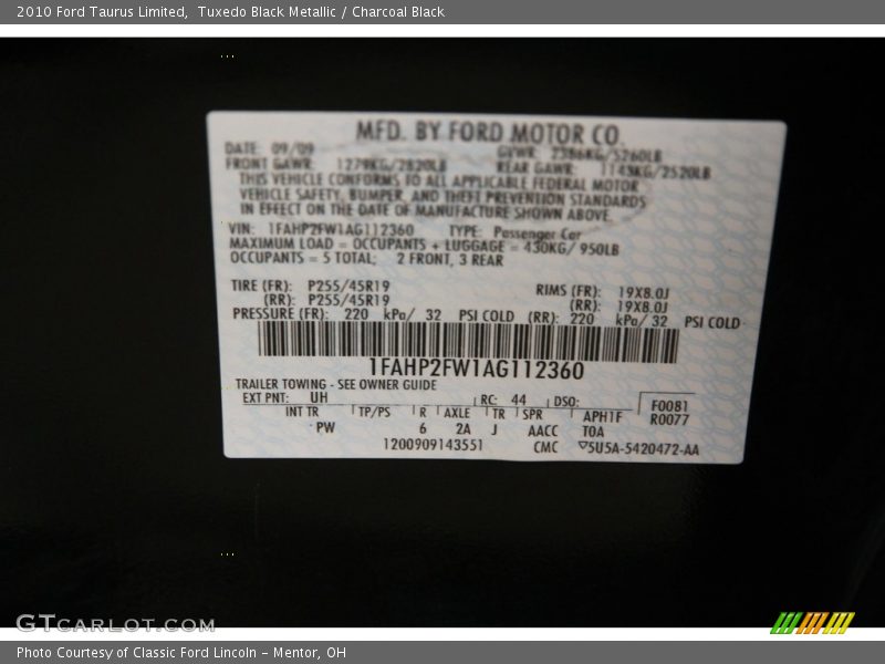 Tuxedo Black Metallic / Charcoal Black 2010 Ford Taurus Limited