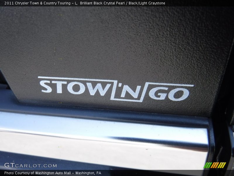 Brilliant Black Crystal Pearl / Black/Light Graystone 2011 Chrysler Town & Country Touring - L