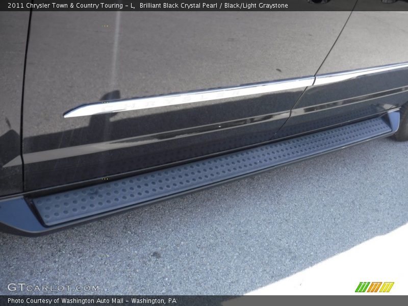 Brilliant Black Crystal Pearl / Black/Light Graystone 2011 Chrysler Town & Country Touring - L