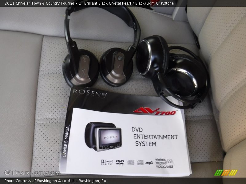 Brilliant Black Crystal Pearl / Black/Light Graystone 2011 Chrysler Town & Country Touring - L