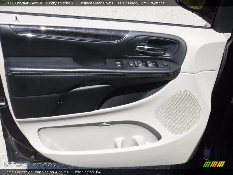 Brilliant Black Crystal Pearl / Black/Light Graystone 2011 Chrysler Town & Country Touring - L