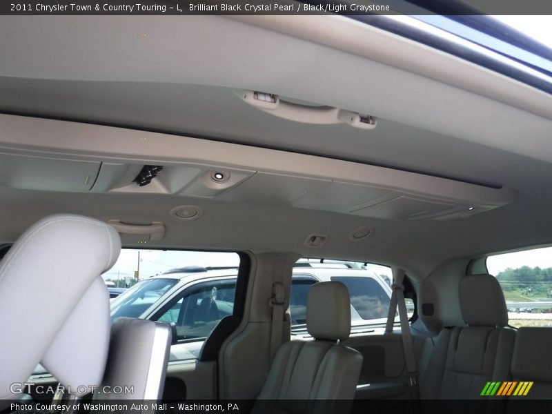 Brilliant Black Crystal Pearl / Black/Light Graystone 2011 Chrysler Town & Country Touring - L