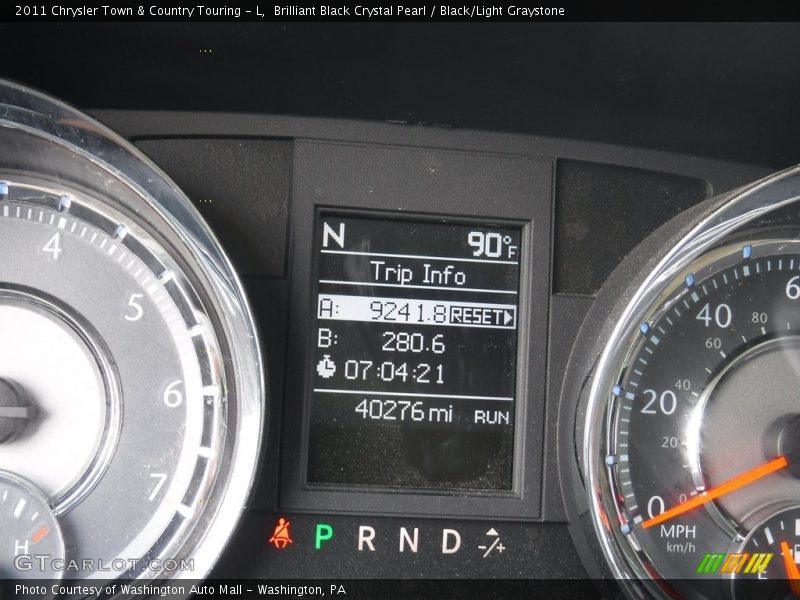 Brilliant Black Crystal Pearl / Black/Light Graystone 2011 Chrysler Town & Country Touring - L
