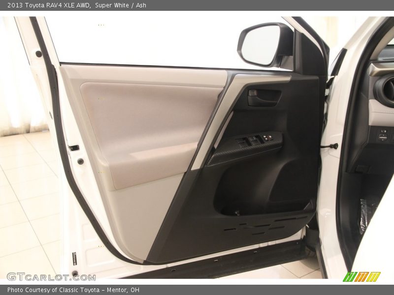 Super White / Ash 2013 Toyota RAV4 XLE AWD