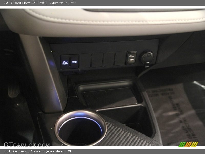 Super White / Ash 2013 Toyota RAV4 XLE AWD