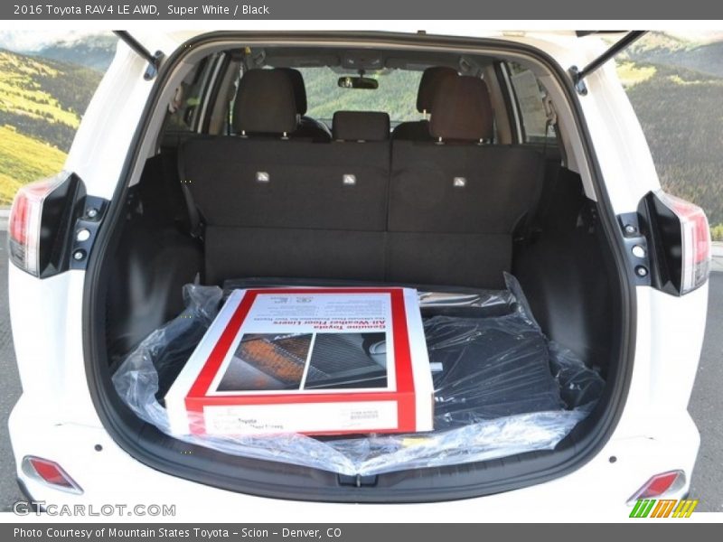 Super White / Black 2016 Toyota RAV4 LE AWD