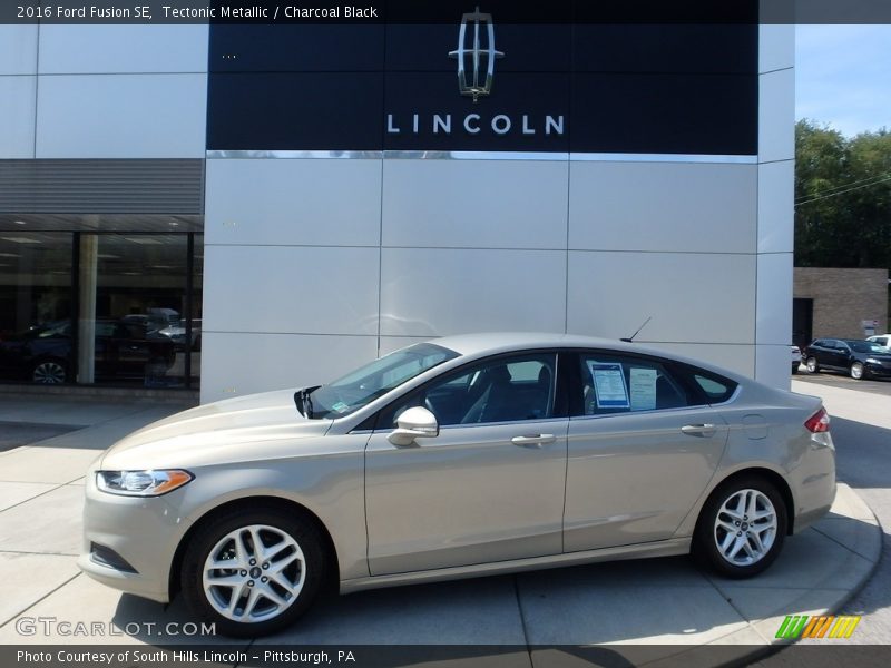 Tectonic Metallic / Charcoal Black 2016 Ford Fusion SE