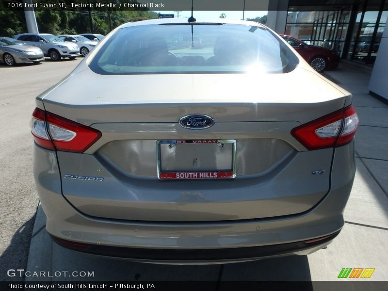 Tectonic Metallic / Charcoal Black 2016 Ford Fusion SE