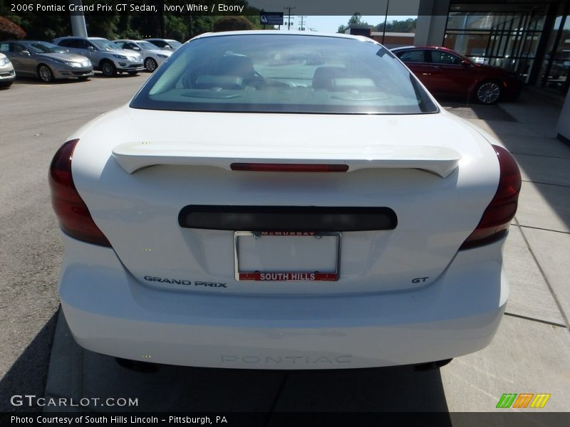 Ivory White / Ebony 2006 Pontiac Grand Prix GT Sedan