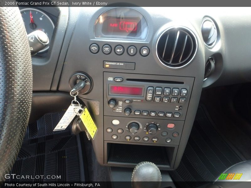 Ivory White / Ebony 2006 Pontiac Grand Prix GT Sedan