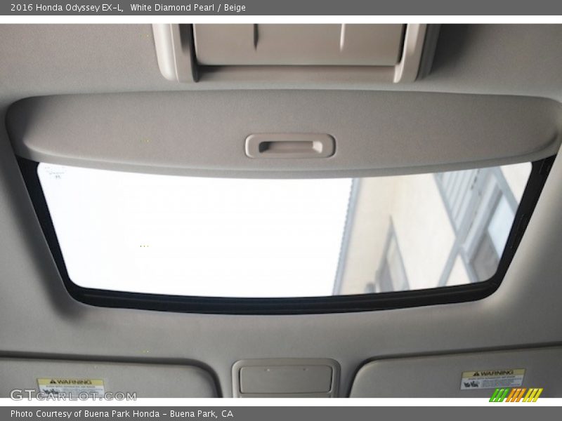 White Diamond Pearl / Beige 2016 Honda Odyssey EX-L