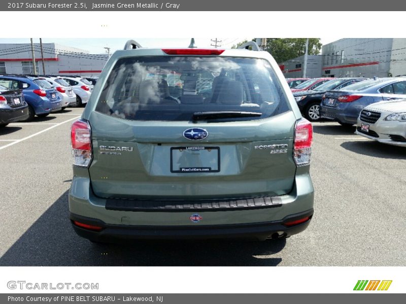 Jasmine Green Metallic / Gray 2017 Subaru Forester 2.5i