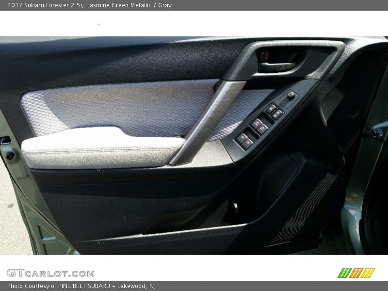 Jasmine Green Metallic / Gray 2017 Subaru Forester 2.5i