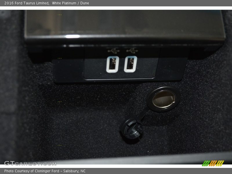 White Platinum / Dune 2016 Ford Taurus Limited