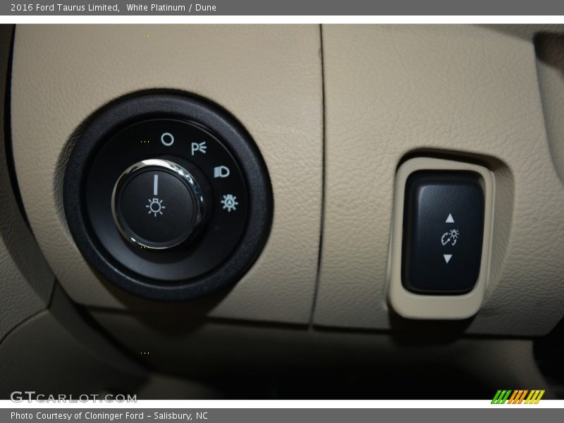 White Platinum / Dune 2016 Ford Taurus Limited