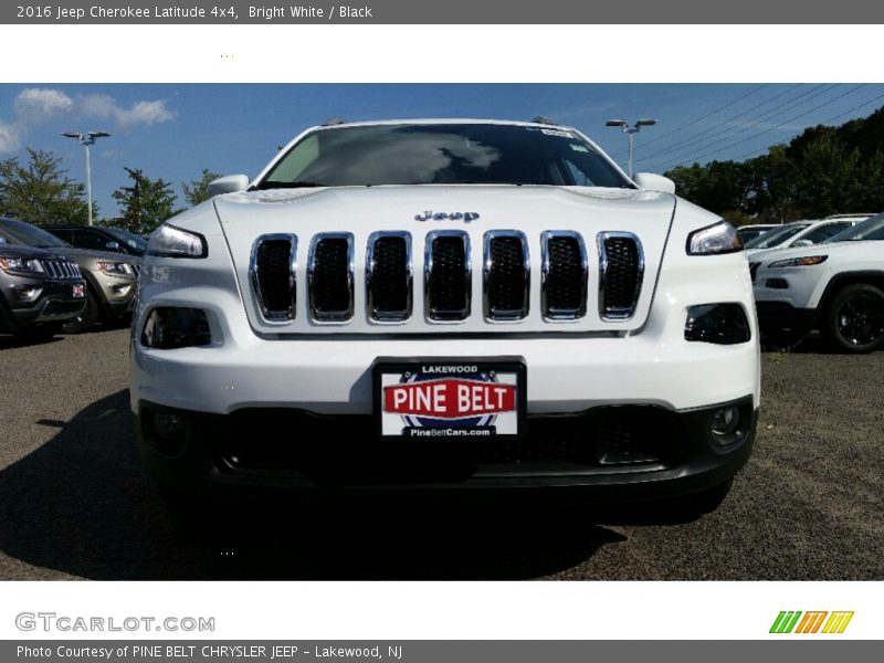 Bright White / Black 2016 Jeep Cherokee Latitude 4x4