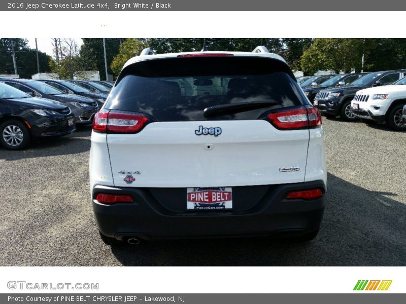 Bright White / Black 2016 Jeep Cherokee Latitude 4x4