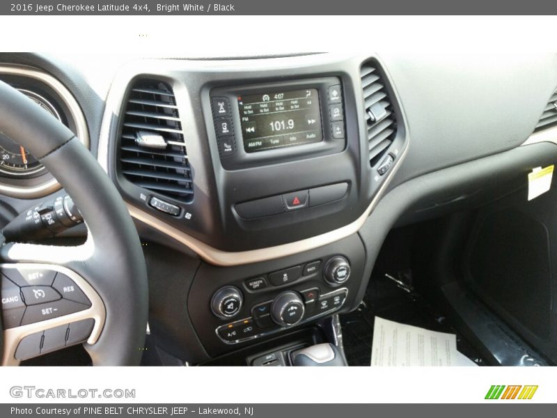 Bright White / Black 2016 Jeep Cherokee Latitude 4x4
