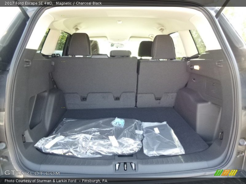 Magnetic / Charcoal Black 2017 Ford Escape SE 4WD