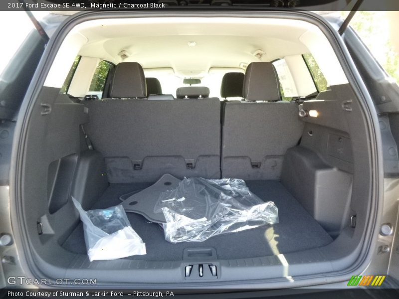 Magnetic / Charcoal Black 2017 Ford Escape SE 4WD