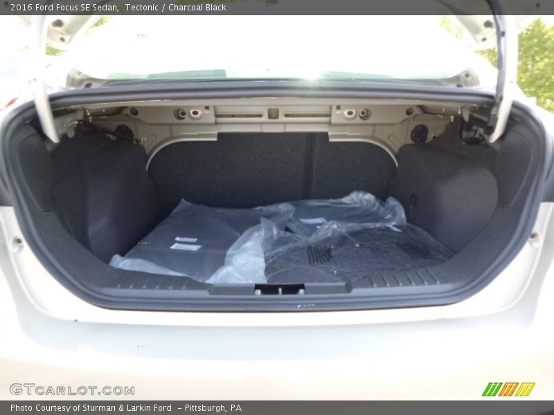 Tectonic / Charcoal Black 2016 Ford Focus SE Sedan