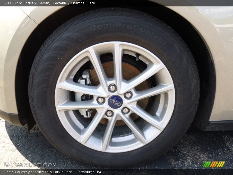 Tectonic / Charcoal Black 2016 Ford Focus SE Sedan
