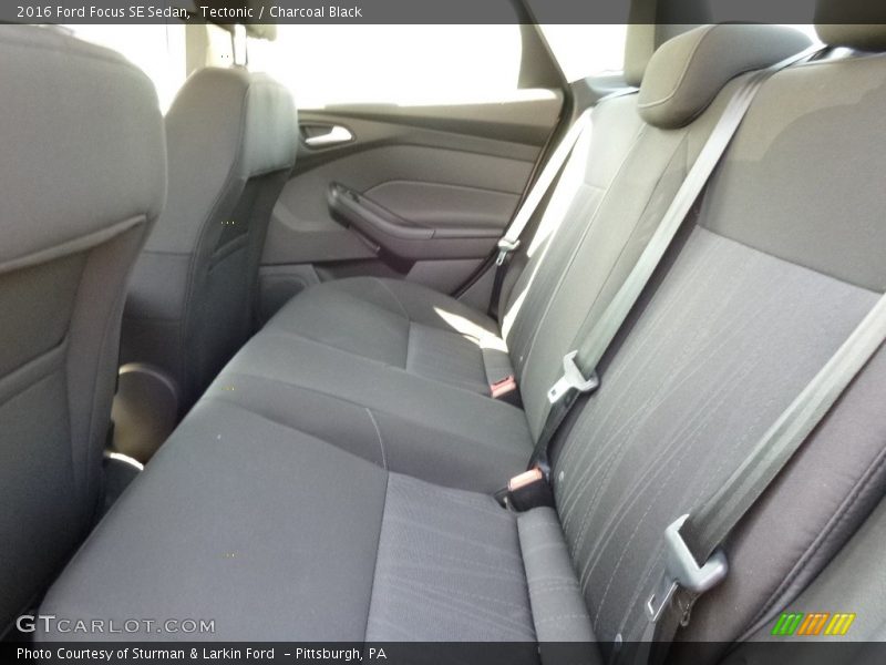 Tectonic / Charcoal Black 2016 Ford Focus SE Sedan