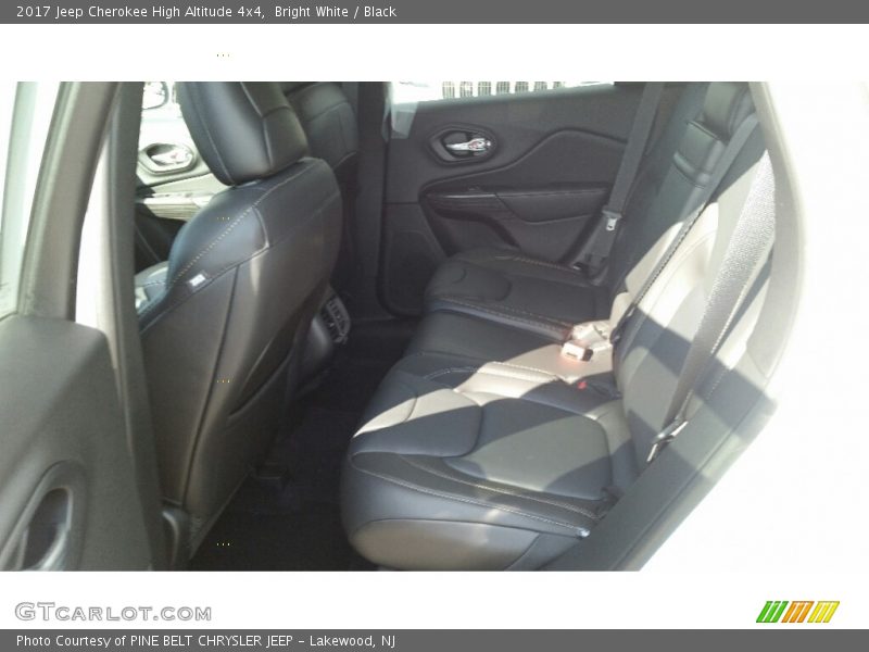 Bright White / Black 2017 Jeep Cherokee High Altitude 4x4