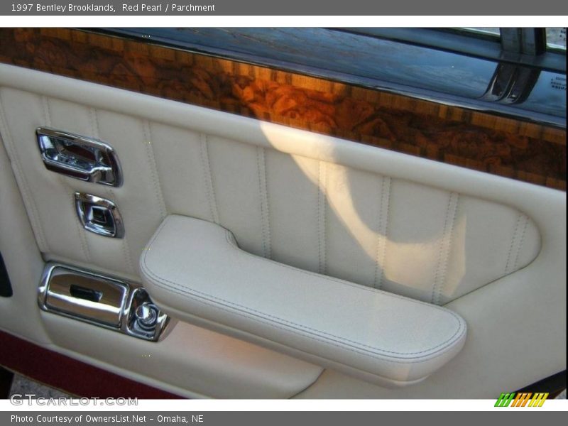 Red Pearl / Parchment 1997 Bentley Brooklands