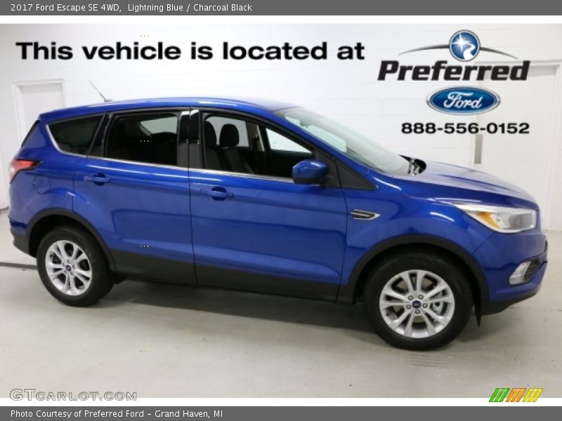 Lightning Blue / Charcoal Black 2017 Ford Escape SE 4WD