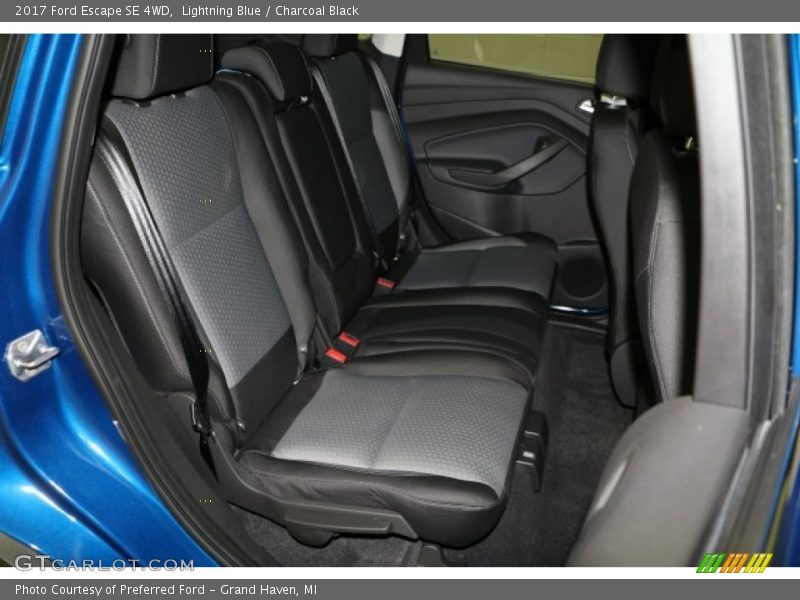 Lightning Blue / Charcoal Black 2017 Ford Escape SE 4WD
