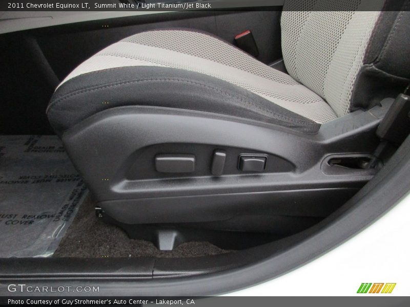 Summit White / Light Titanium/Jet Black 2011 Chevrolet Equinox LT