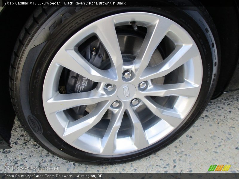  2016 XTS Luxury Sedan Wheel