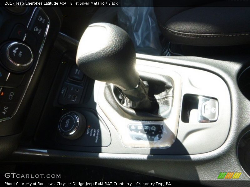 Billet Silver Metallic / Black 2017 Jeep Cherokee Latitude 4x4