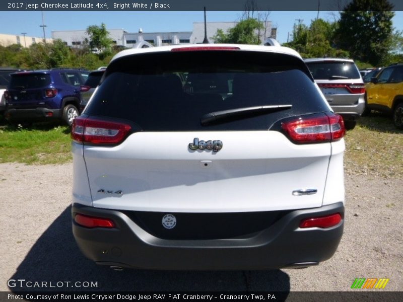 Bright White / Black 2017 Jeep Cherokee Latitude 4x4