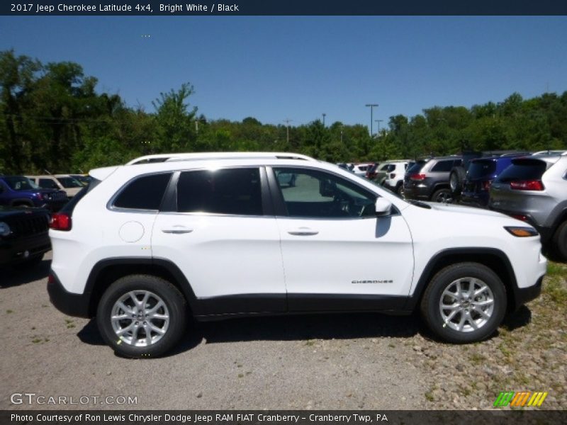 Bright White / Black 2017 Jeep Cherokee Latitude 4x4