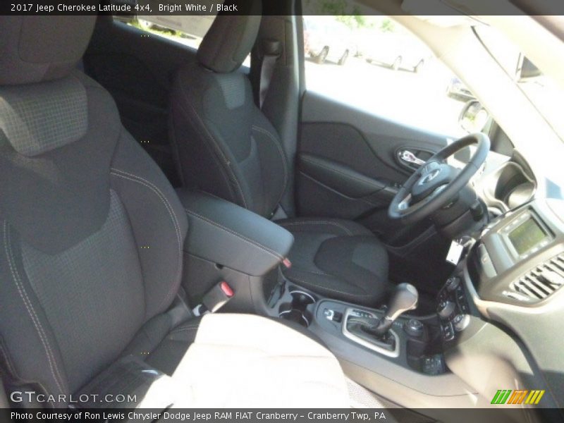 Bright White / Black 2017 Jeep Cherokee Latitude 4x4