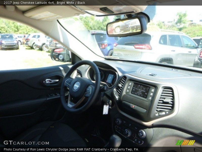 Bright White / Black 2017 Jeep Cherokee Latitude 4x4