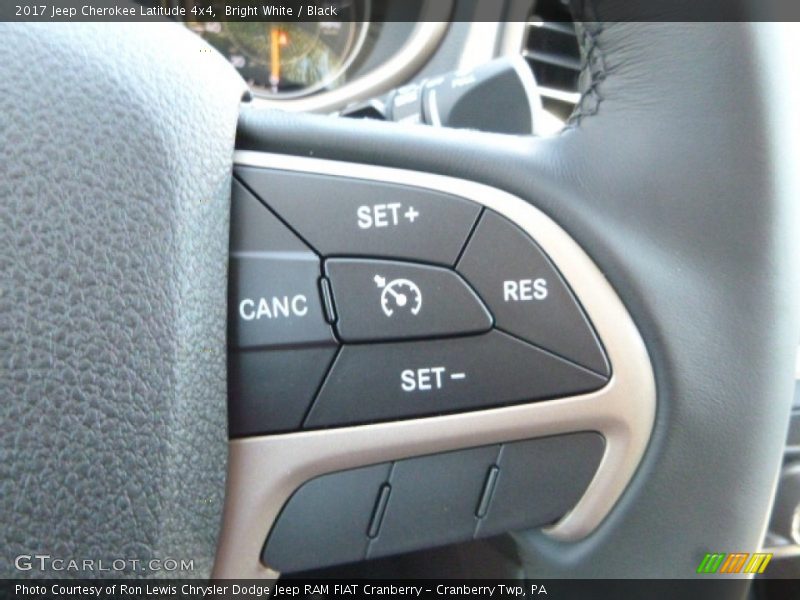 Bright White / Black 2017 Jeep Cherokee Latitude 4x4