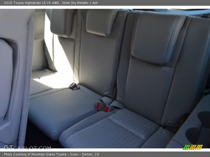 Silver Sky Metallic / Ash 2016 Toyota Highlander LE V6 AWD