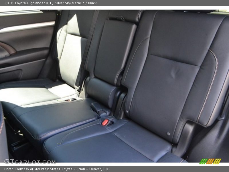 Silver Sky Metallic / Black 2016 Toyota Highlander XLE